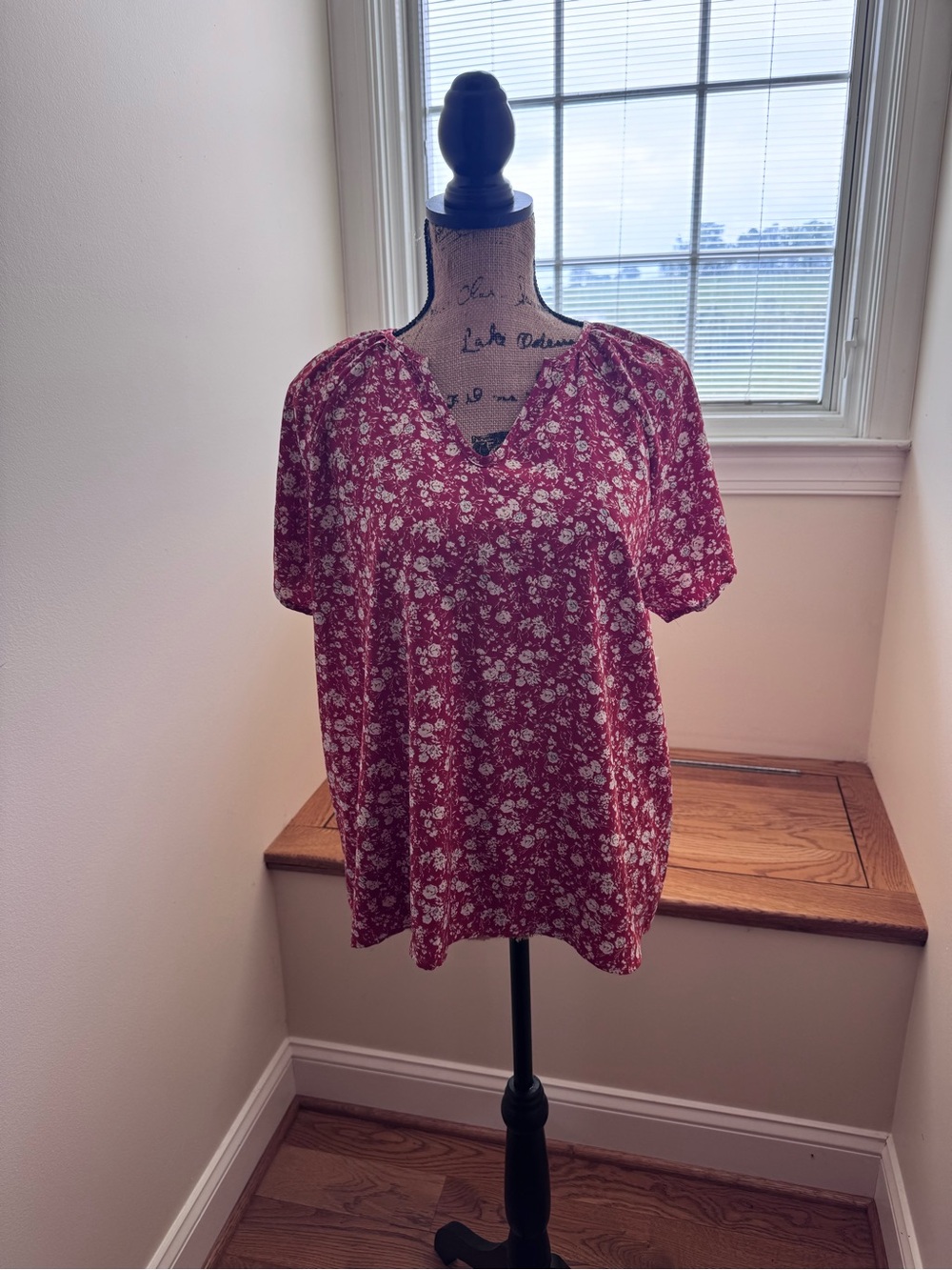 SHEIN Red Floral V-Neck Short Sleeve Blouse
